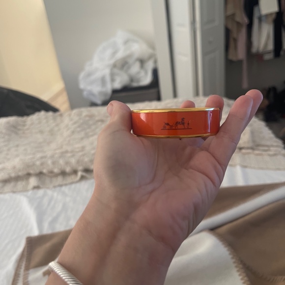 Hermès Caleche Orange Enamel Gold Plated Bangle Bracelet - Picture 3 of 12